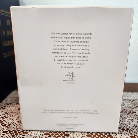 Hallmark Keepsake Ornament - When Calls The Heart Hope Valley Church - Picture 3 of 8